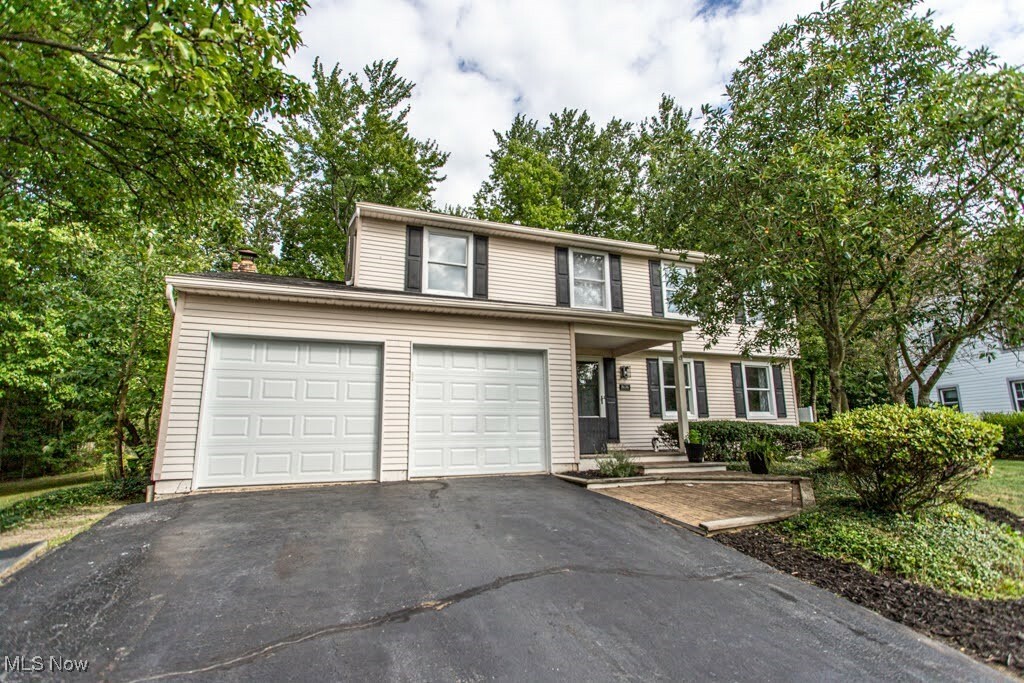 Property Photo:  8636 Bayberry Drive NE  OH 44484 