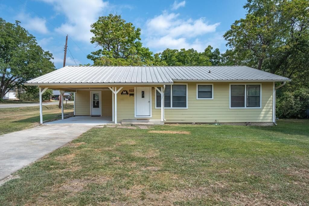 Property Photo:  622 W Jordan  TX 75140 