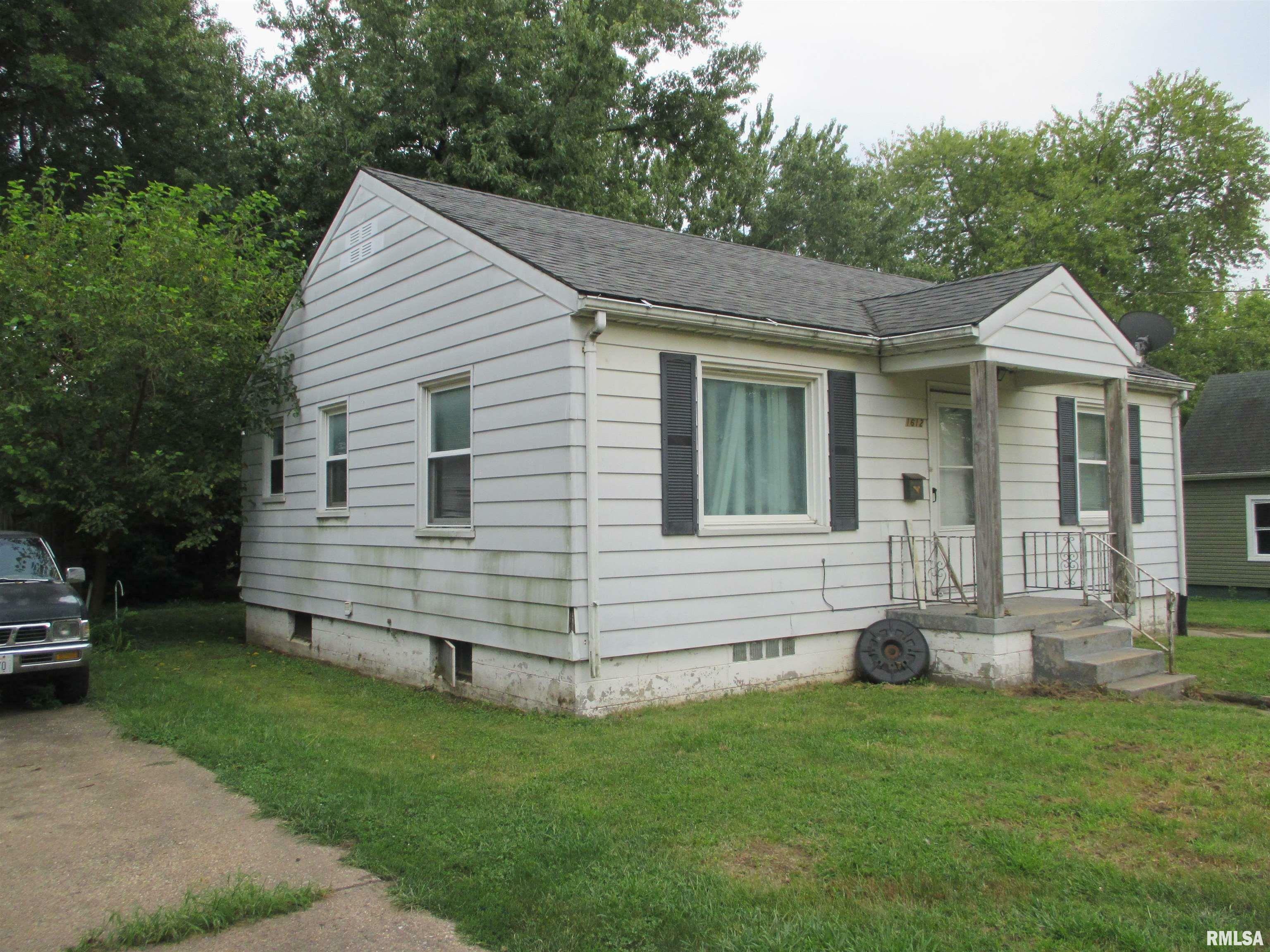 Property Photo:  1612 S Arago Street  IL 61605 