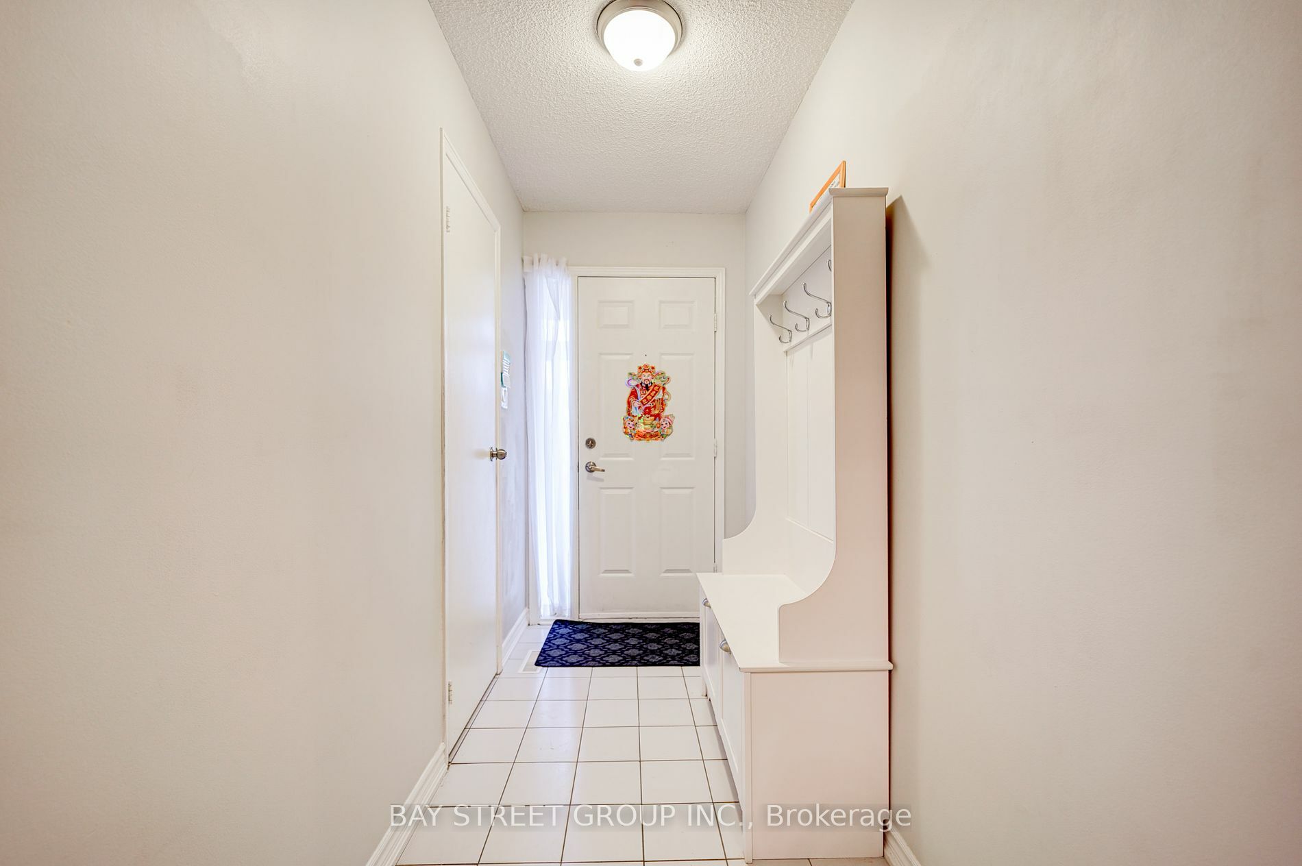 Property Photo:  52 Lansbury Dr Upper  ON M1V 3H6 