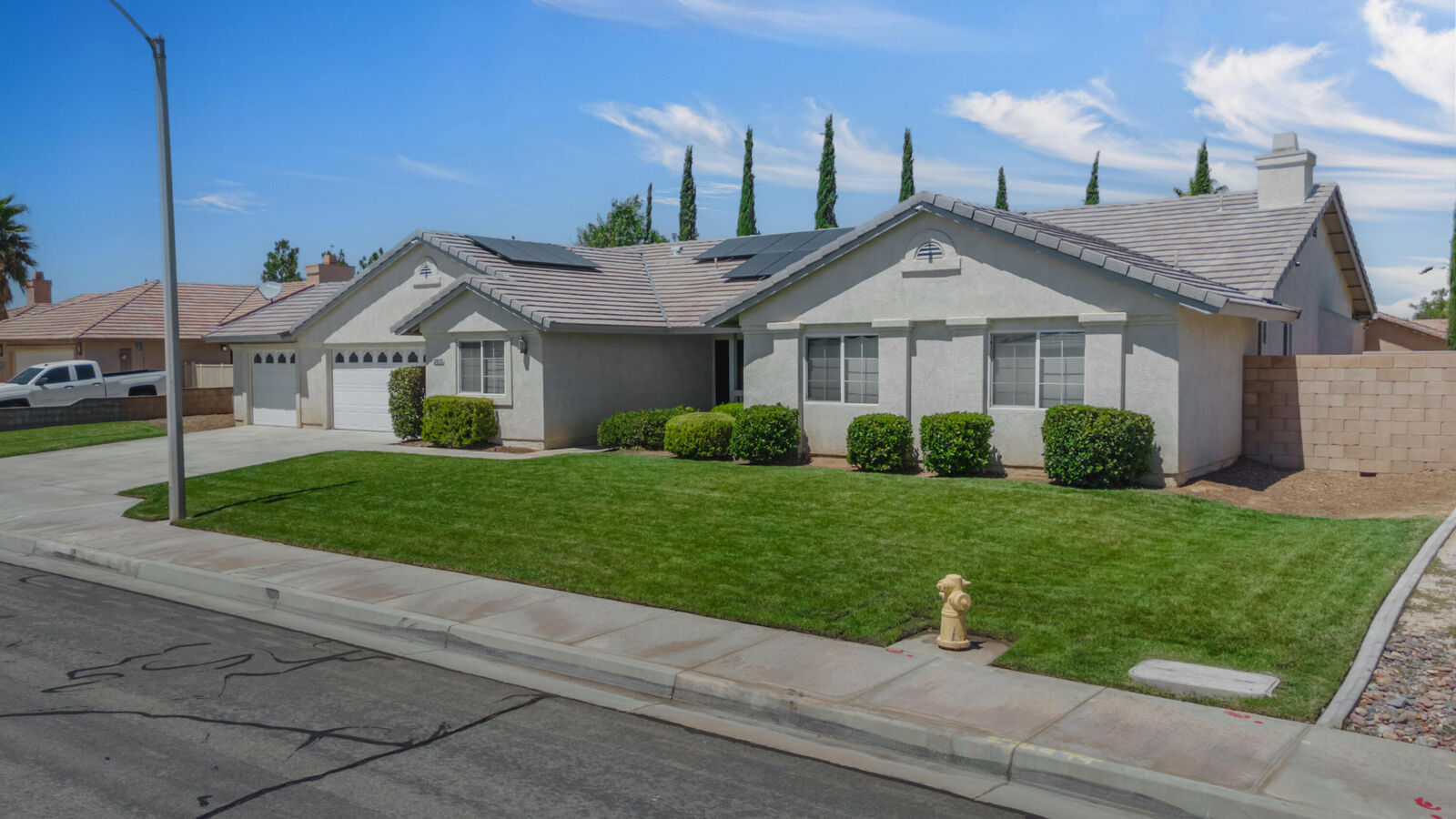 Property Photo:  2815 W Avenue L-2  CA 93536 