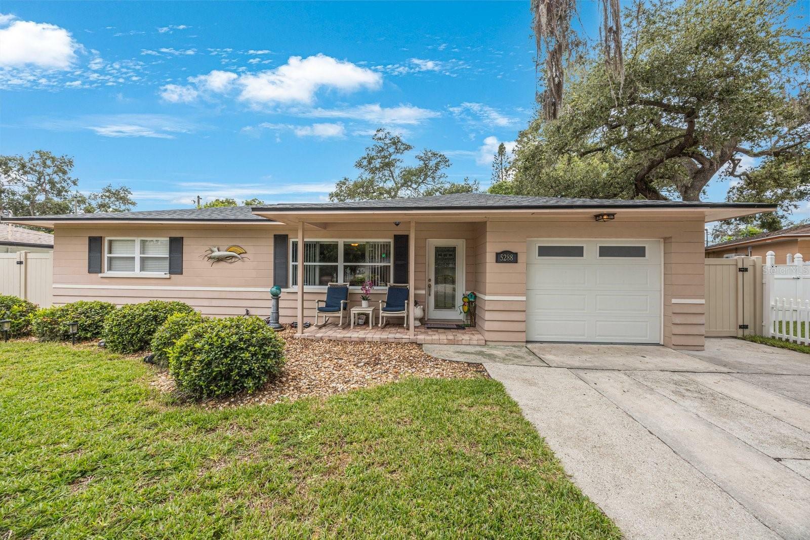 Property Photo:  5288 99th Way N  FL 33708 