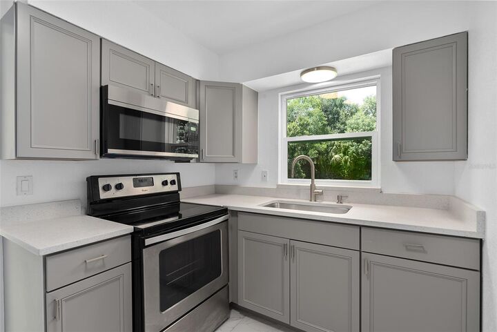 Property Photo: 1907 Brown Street FL 34741