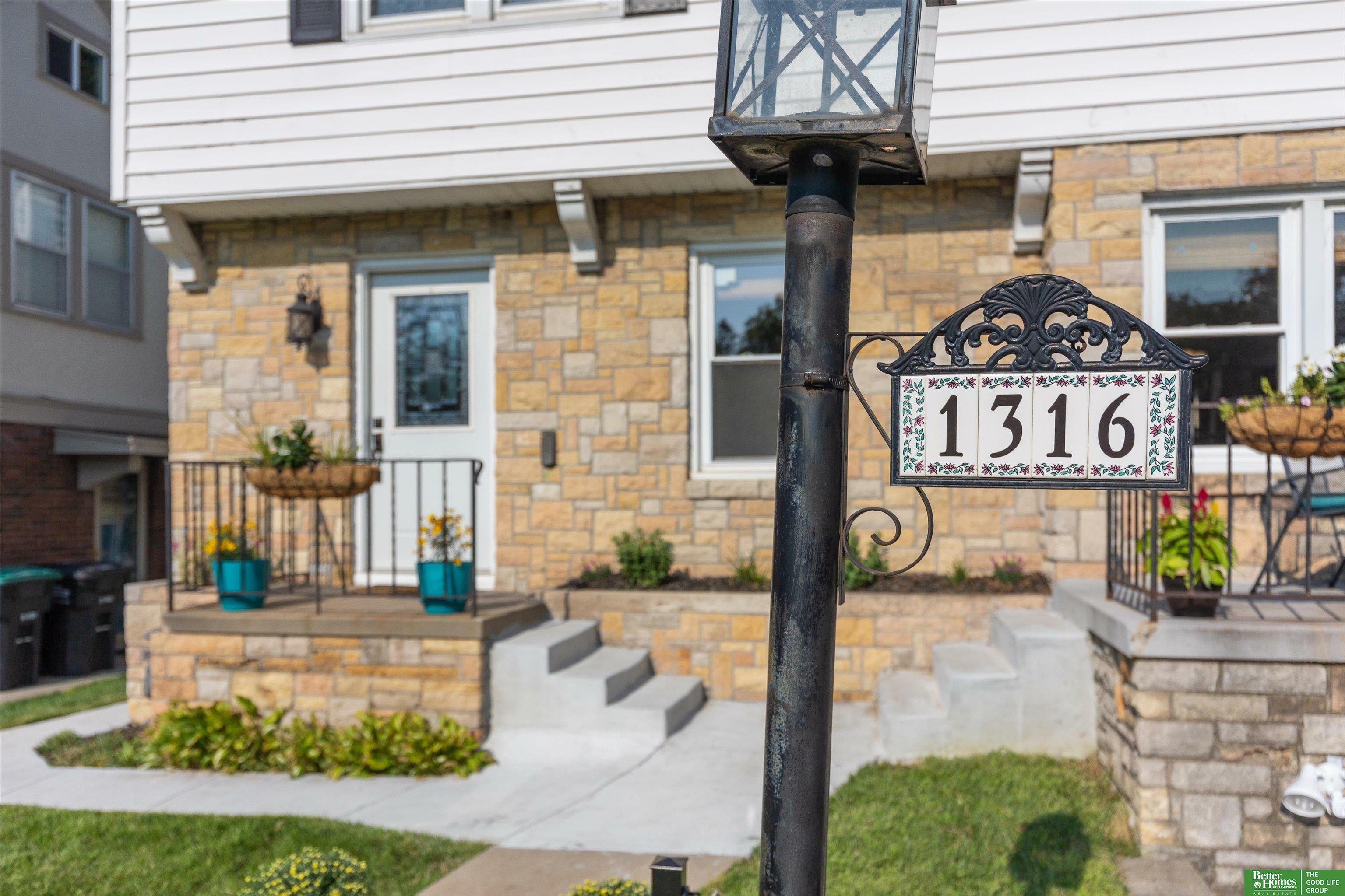 Property Photo:  1316 N 52nd Street  NE 68132 