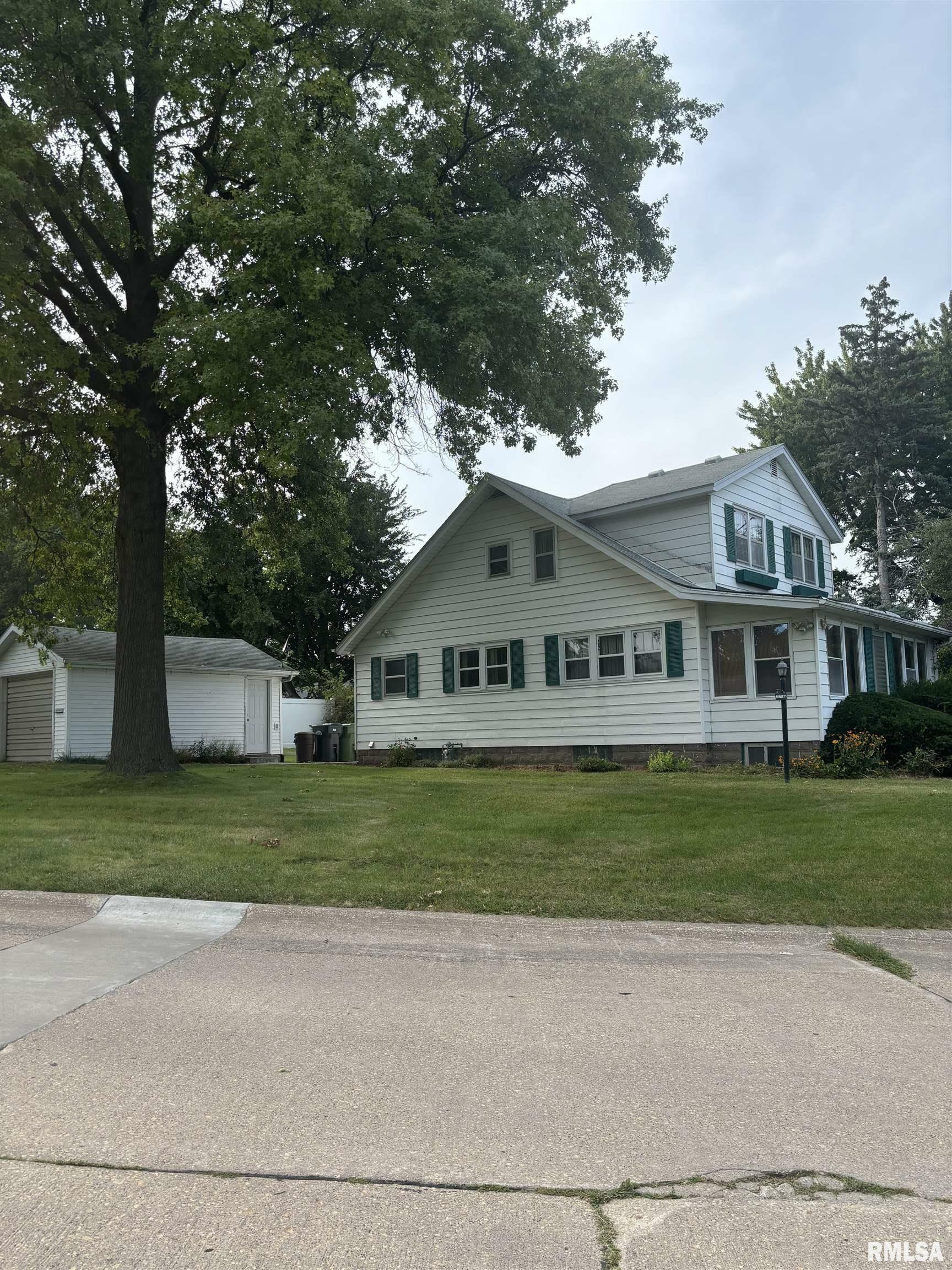 Property Photo:  530 N 11th Street  IA 52732 