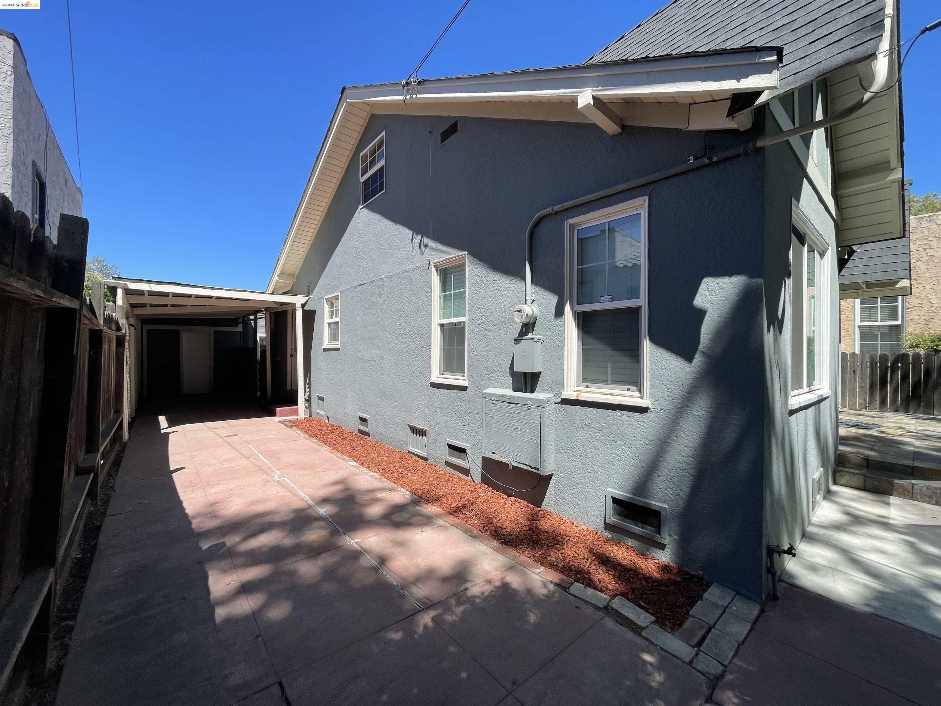 Property Photo:  1320 Acacia St  CA 94565 