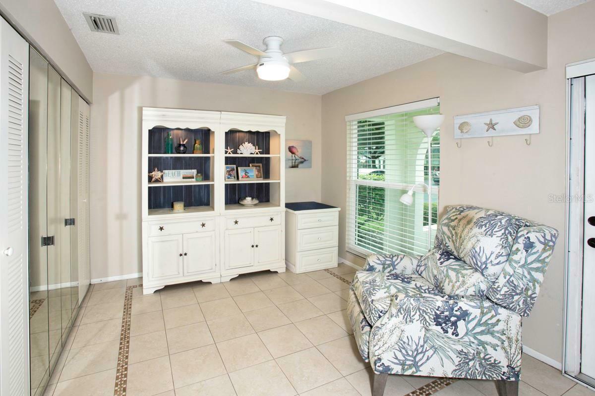 Property Photo:  4203 34th Avenue Drive W 17  FL 34205 