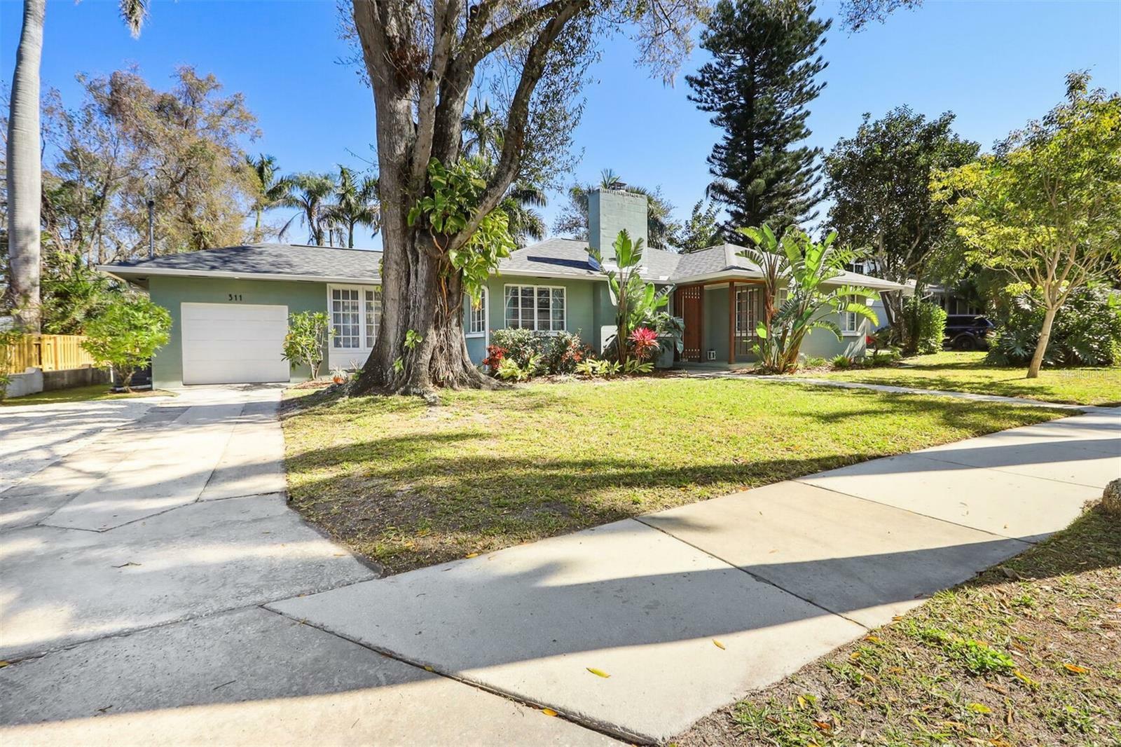 Property Photo:  311 24th Street W  FL 34205 