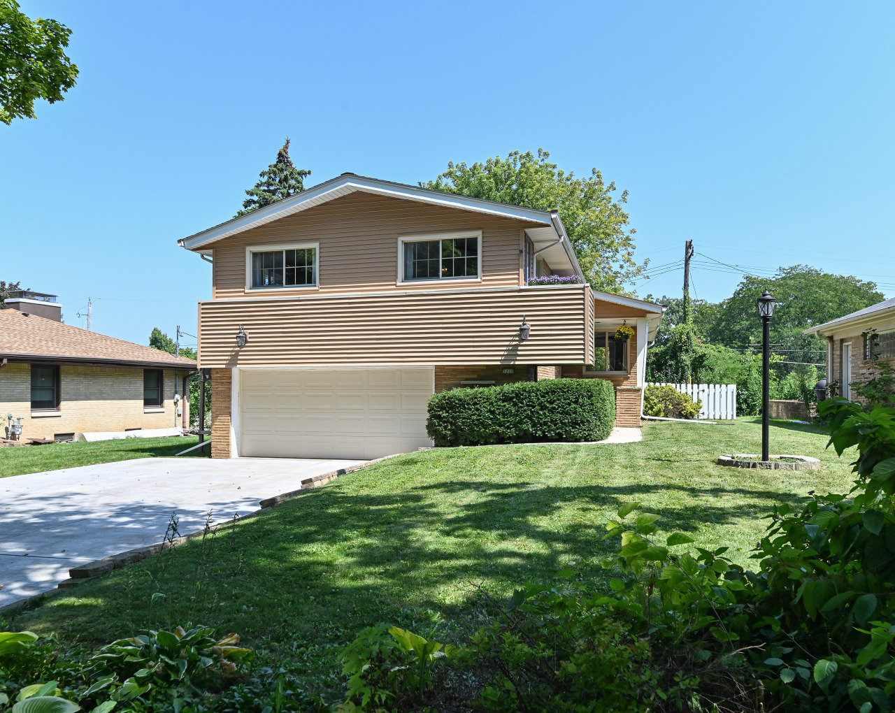 3220 N Knoll Ter  Wauwatosa WI 53222 photo