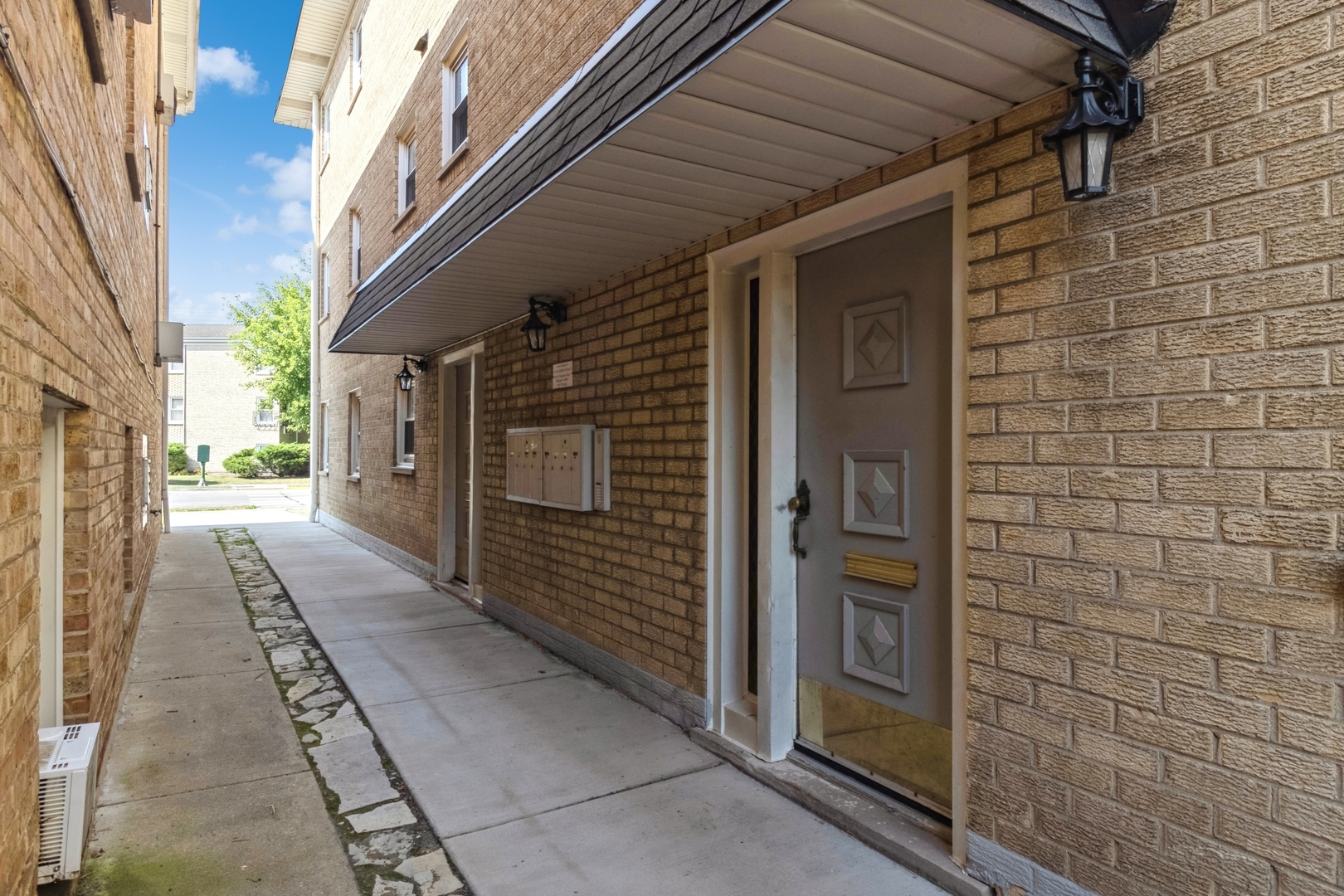 Property Photo:  6559 N Northwest Highway 2B  IL 60631 