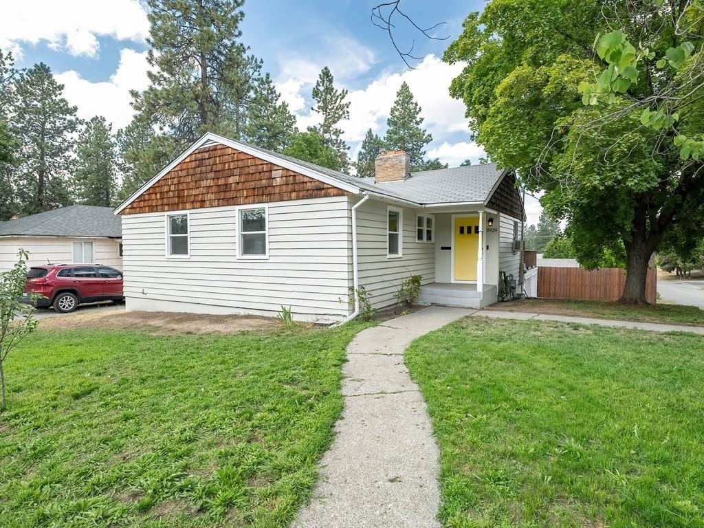 Property Photo: 3929 E Pratt Ave WA 99202