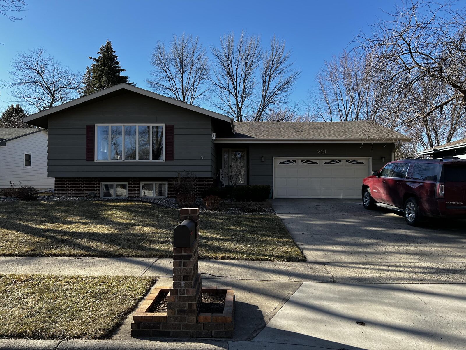 Property Photo: 710 NE 17th Ave SD 57401