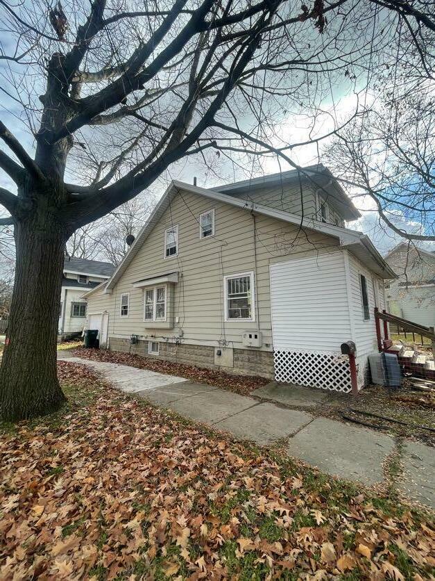 Property Photo:  811 W Lapeer Street  MI 48915 