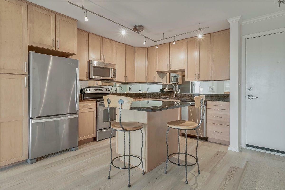 Property Photo:  210 W Grant Street 506  MN 55403 