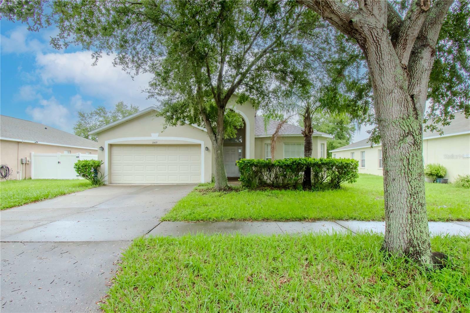 Property Photo:  13419 Fladgate Mark Drive  FL 33579 