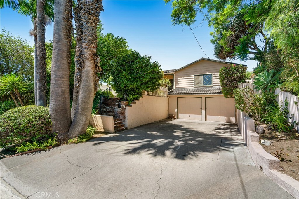 Property Photo:  1179 E Providencia Avenue  CA 91501 