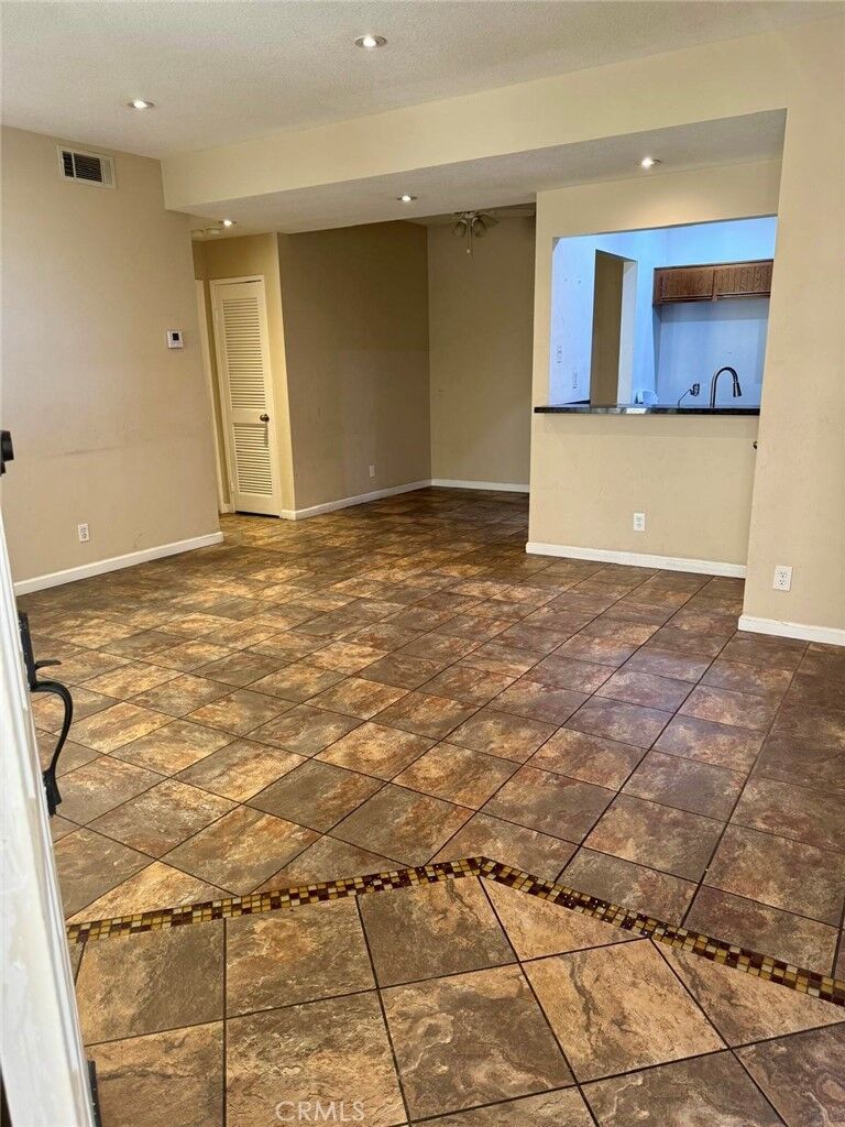 Property Photo:  23807 Del Monte Drive 133  CA 91355 
