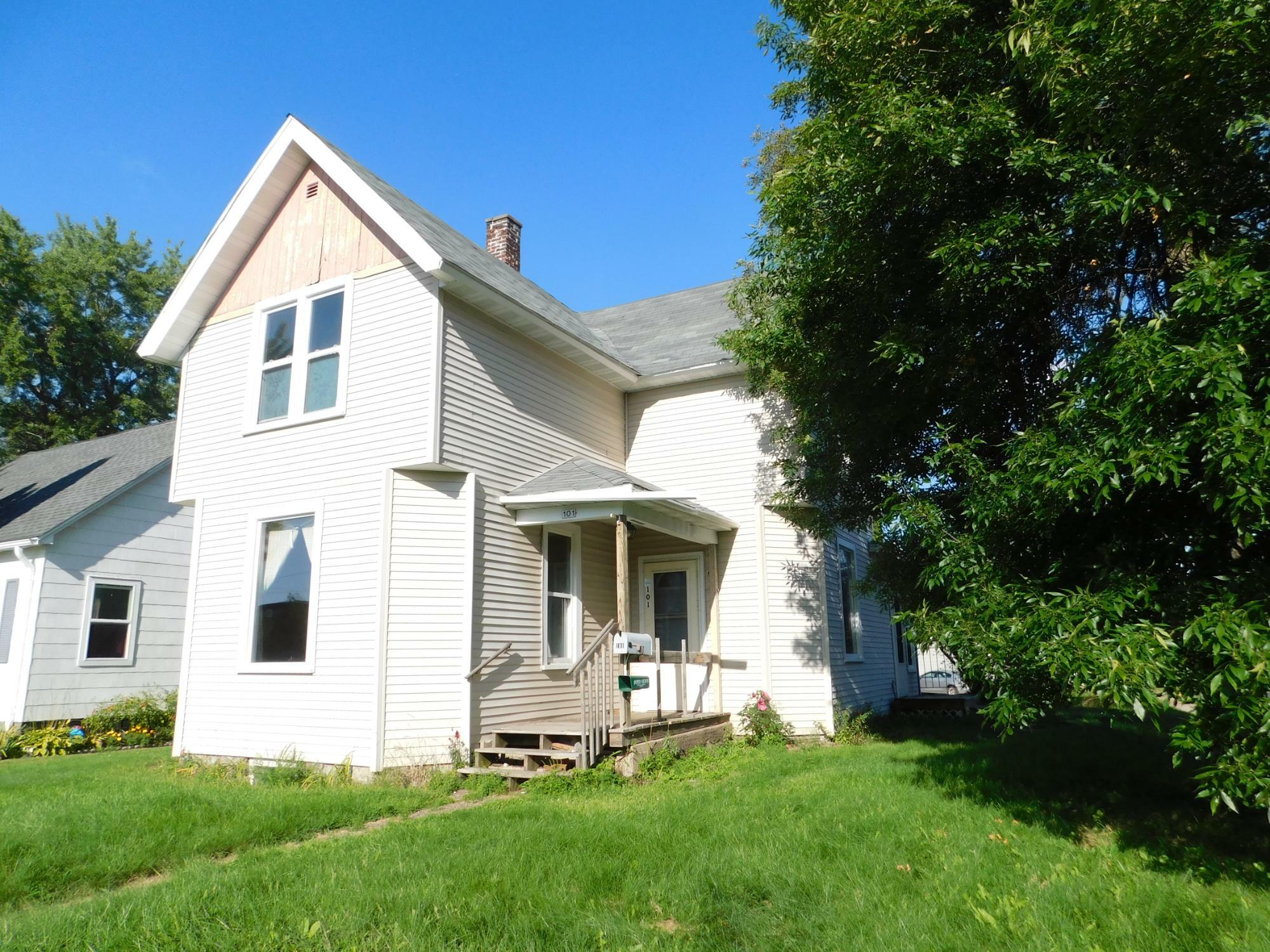 Property Photo:  101 Park St N  WI 54452 