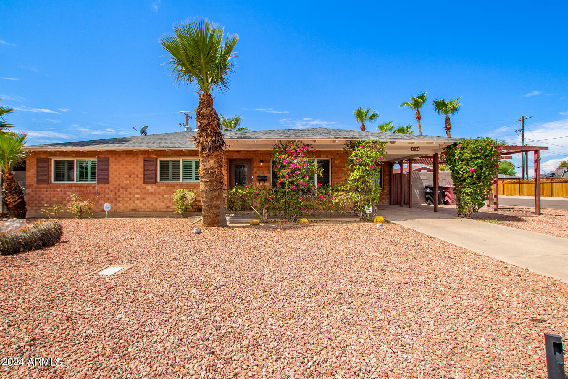 Property Photo:  1814 N Miller Road  AZ 85257 