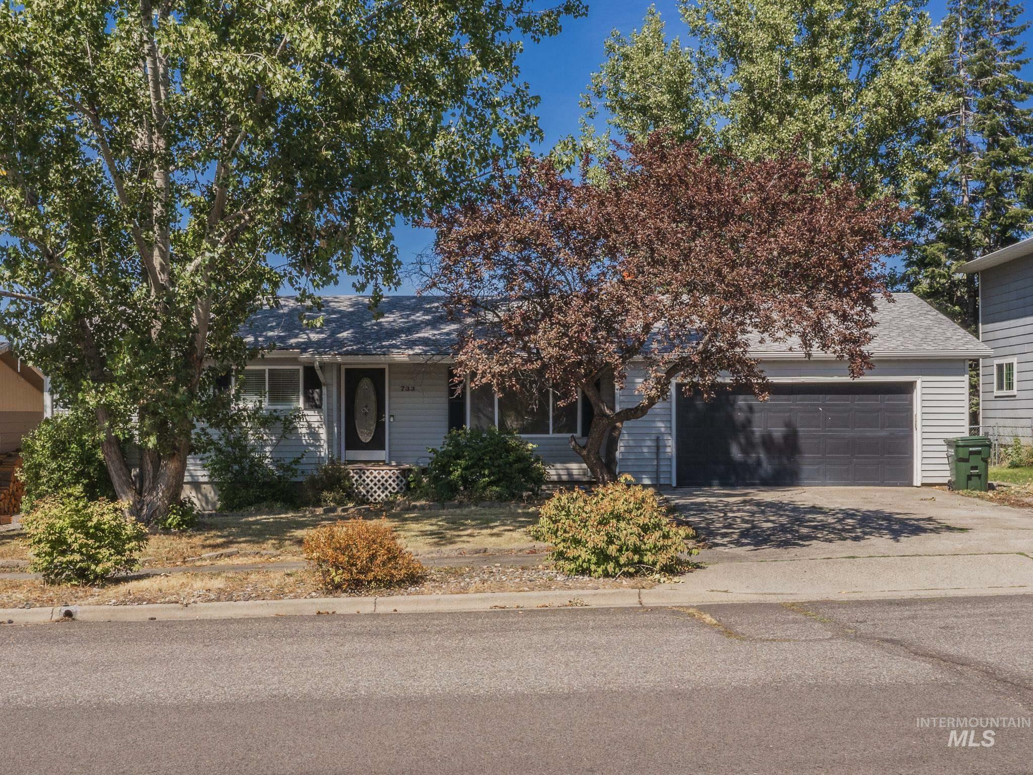 Property Photo:  733 Maple Street  ID 83530 