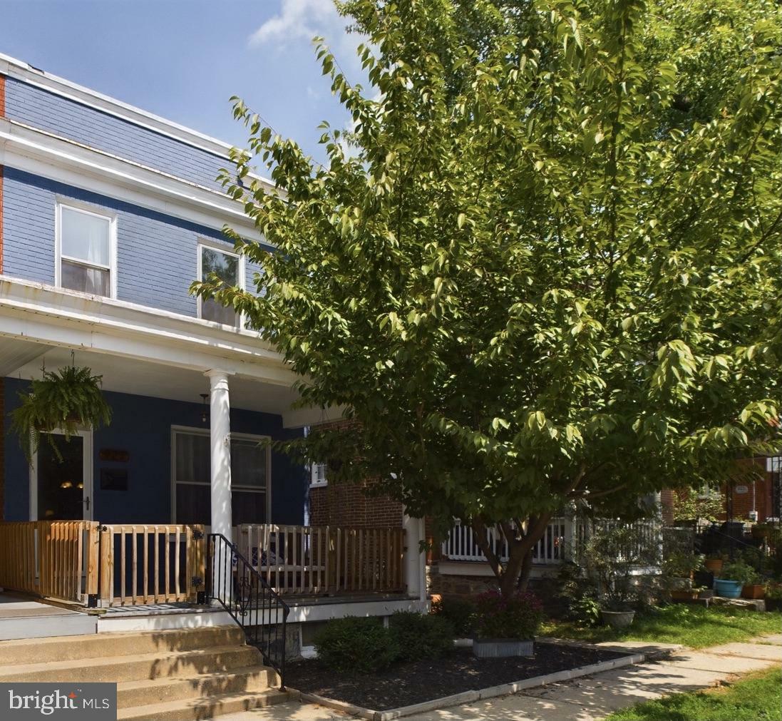 Property Photo:  927 Edgewood Avenue  PA 17603 