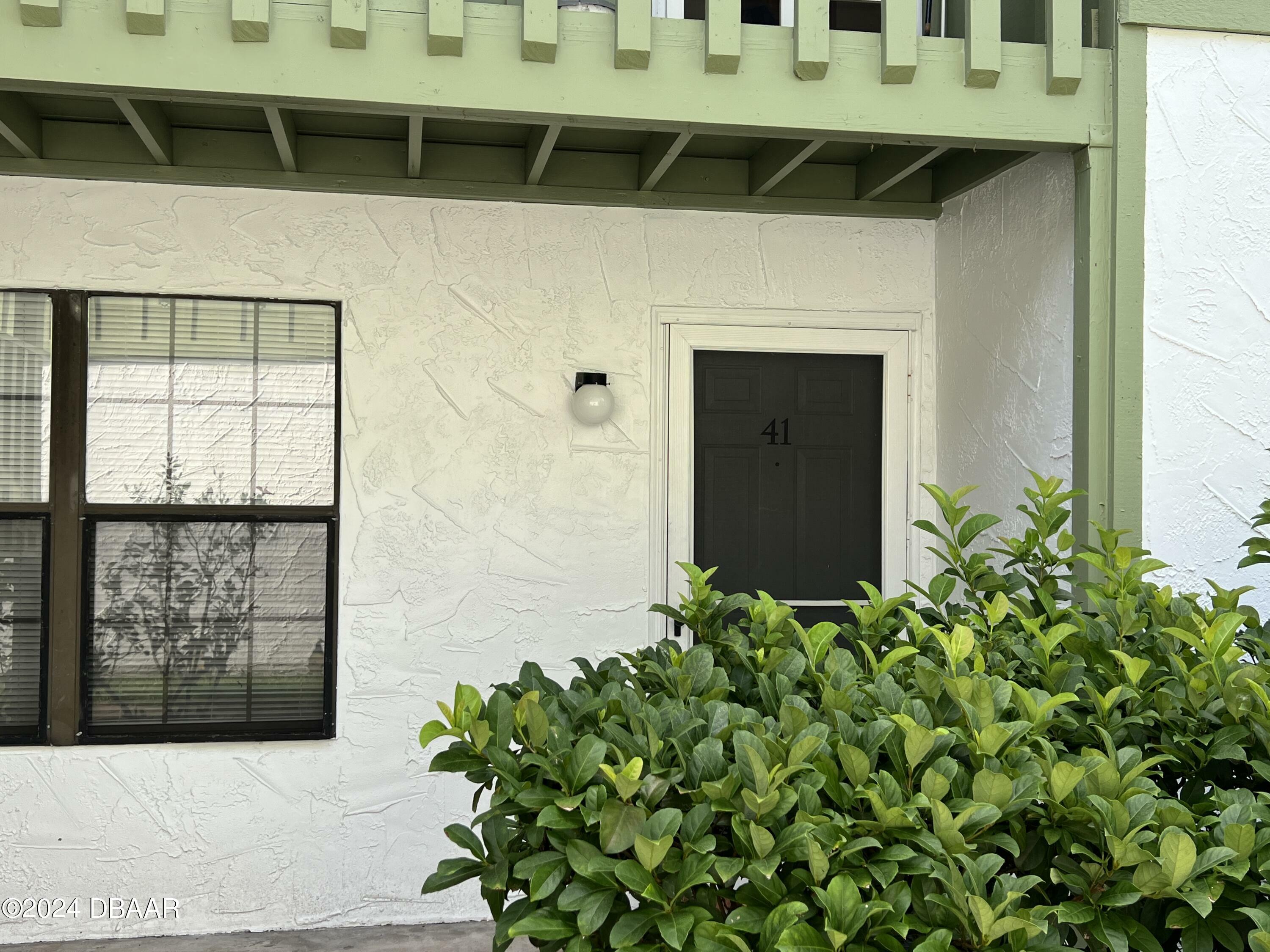 Property Photo:  840 Center Avenue  FL 32117 