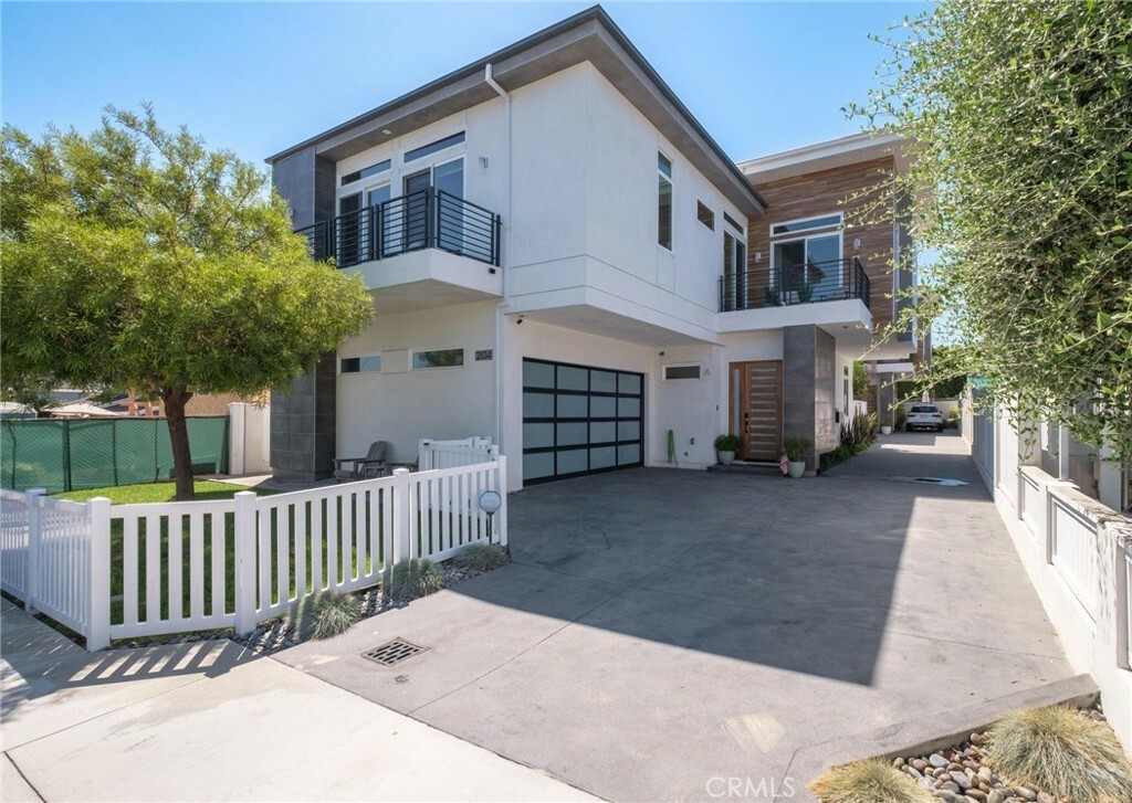 Property Photo:  2104 Voorhees Avenue A  CA 90278 