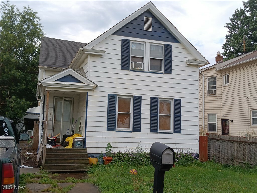 3527 Carlyle Avenue  Cleveland OH 44109 photo