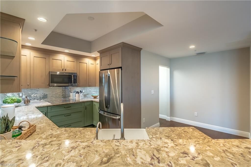 Property Photo:  1001 Arbor Lake Dr 607  FL 34110 