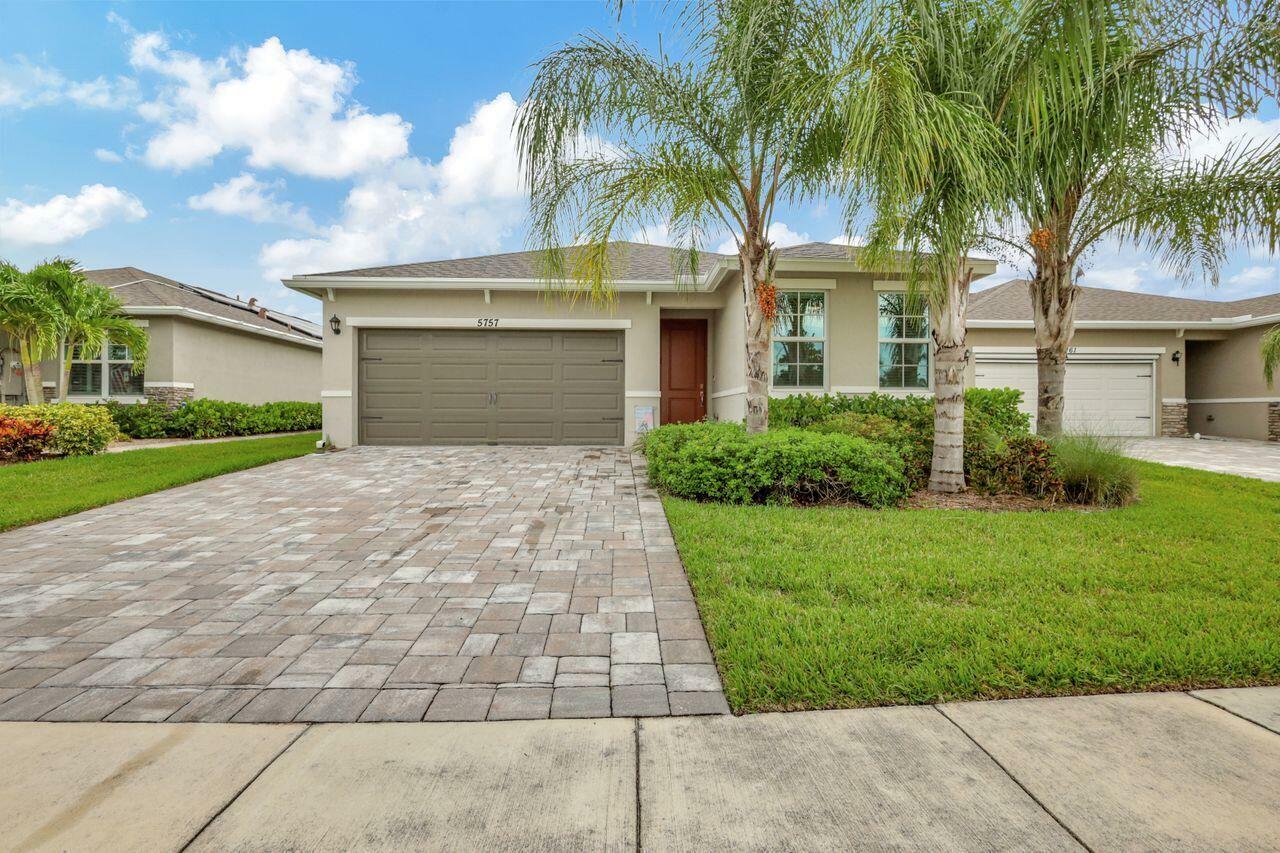 Property Photo:  5757 SE Pinehurst Trail  FL 33455 