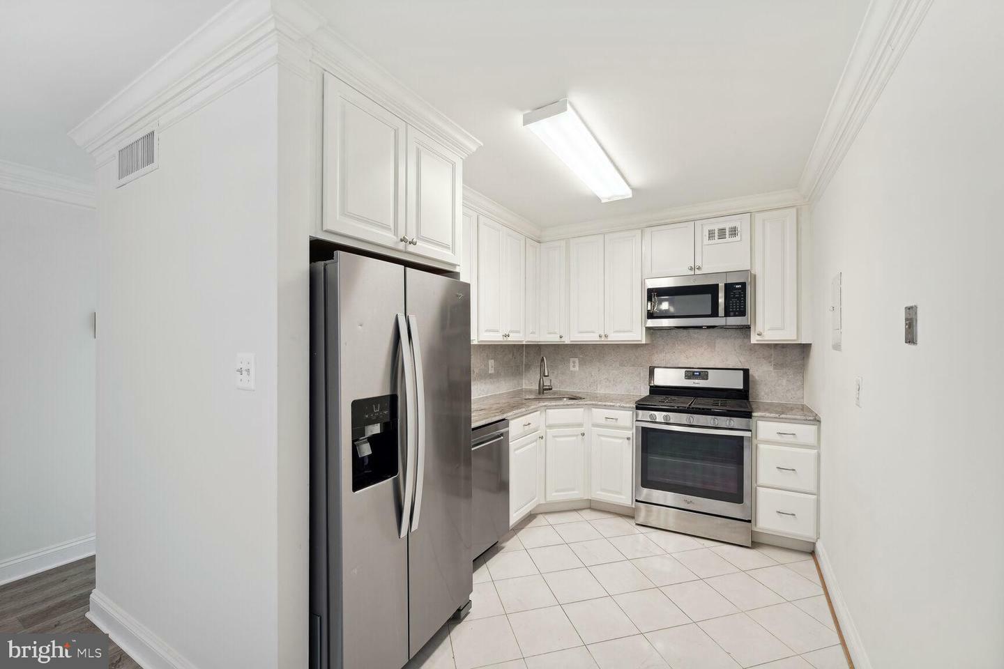 4977 Battery Lane 612  Bethesda MD 20814 photo