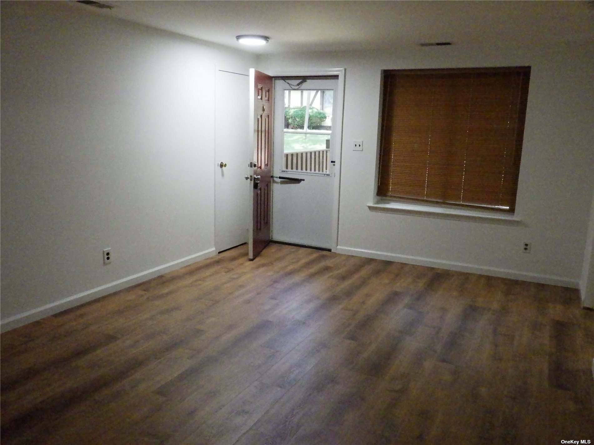 Property Photo:  174 Sagamore Hills Drive  NY 11776 