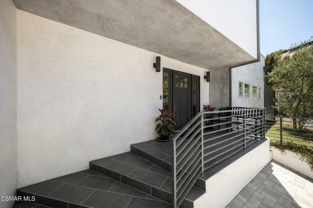 Property Photo:  2362 Apollo Drive  CA 90046 