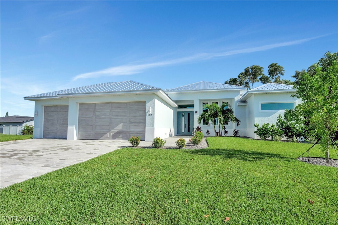 Property Photo:  1915 Ottersrest Lane  FL 33990 