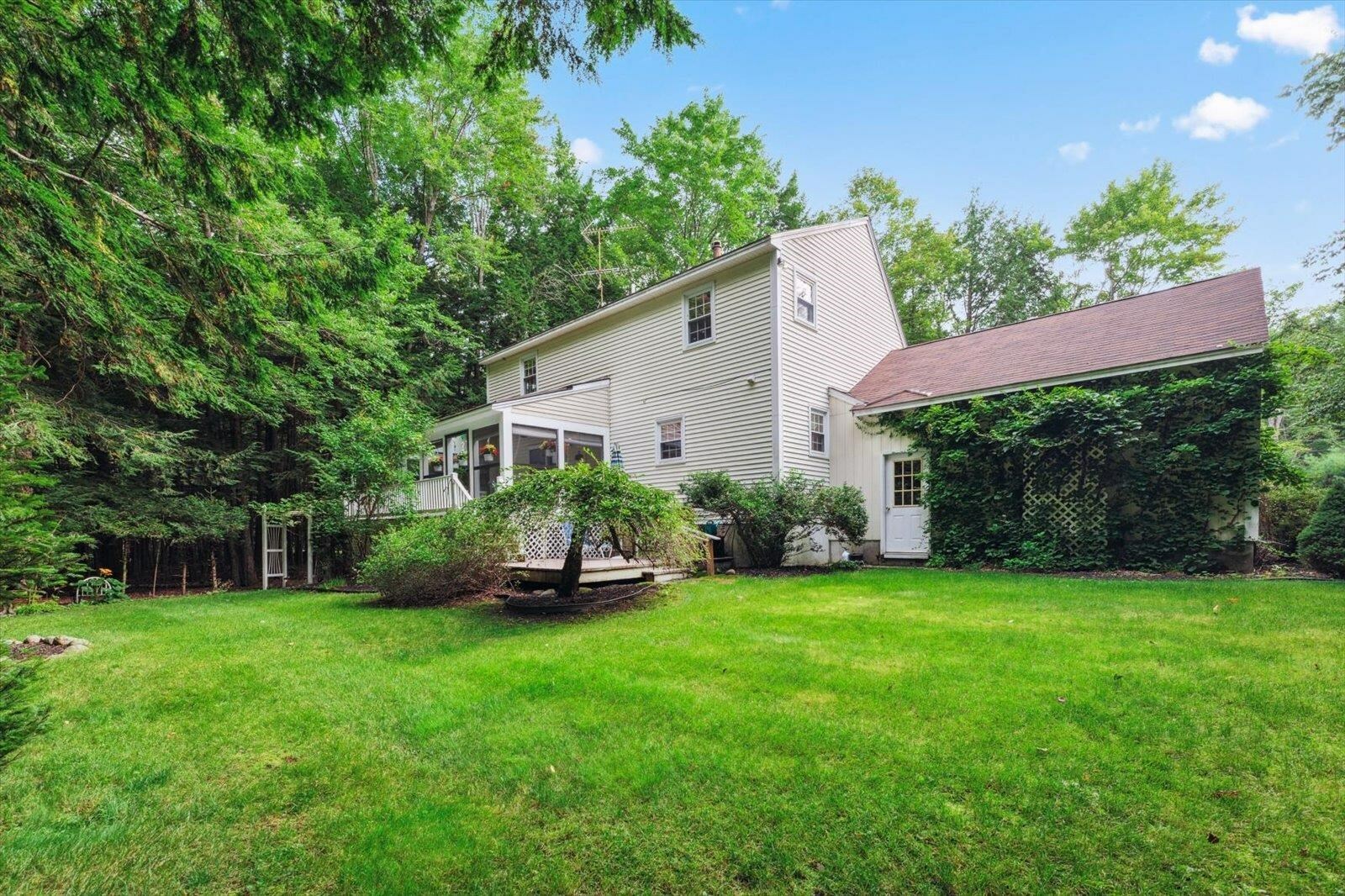 Property Photo:  6 Taylor Court  NH 03458 