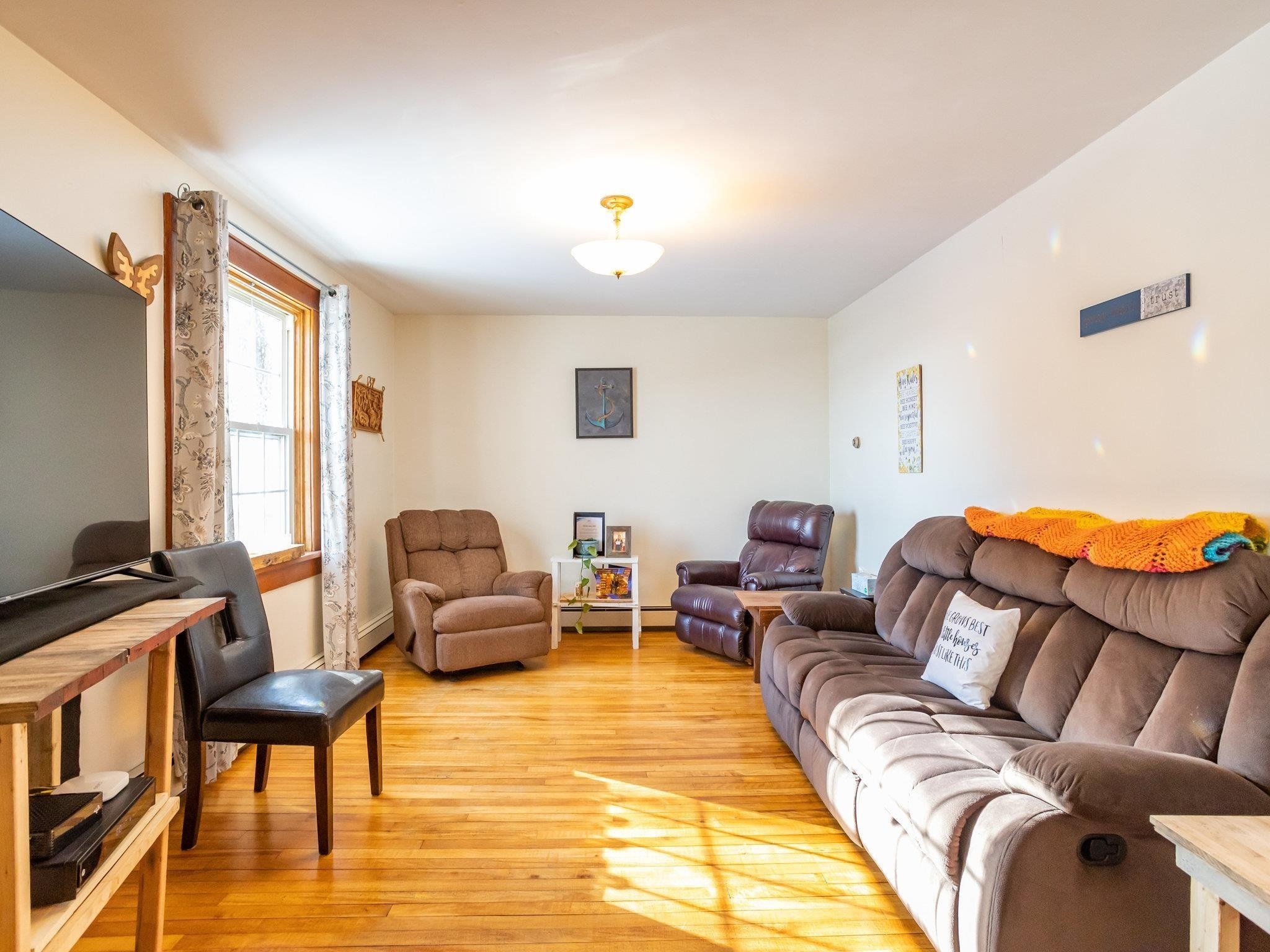 Property Photo:  64 Newland Crescent  PE C1A 4H7 