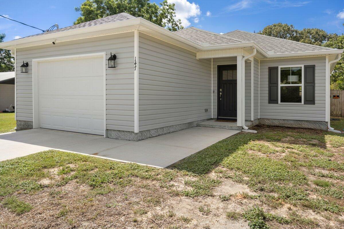 Property Photo:  147 NE Fourth Avenue  FL 32539 