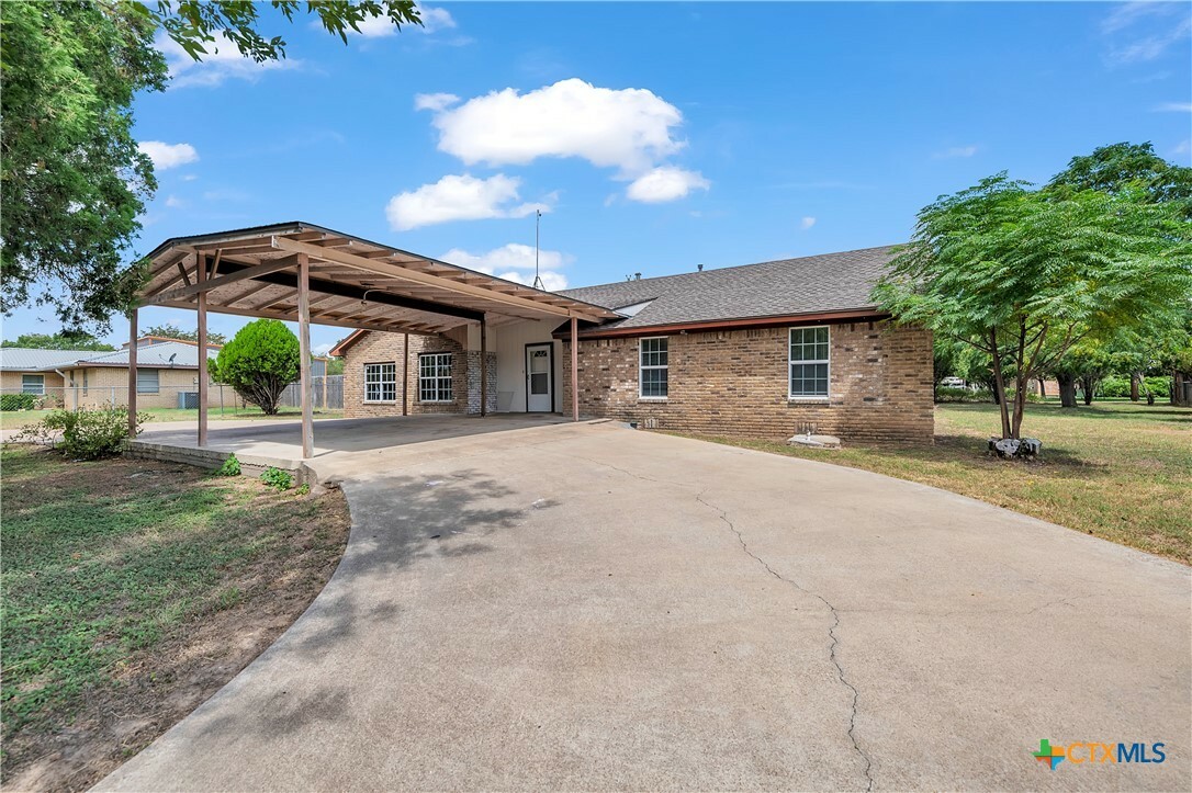 Property Photo:  1203 Golf Course Road  TX 76528 