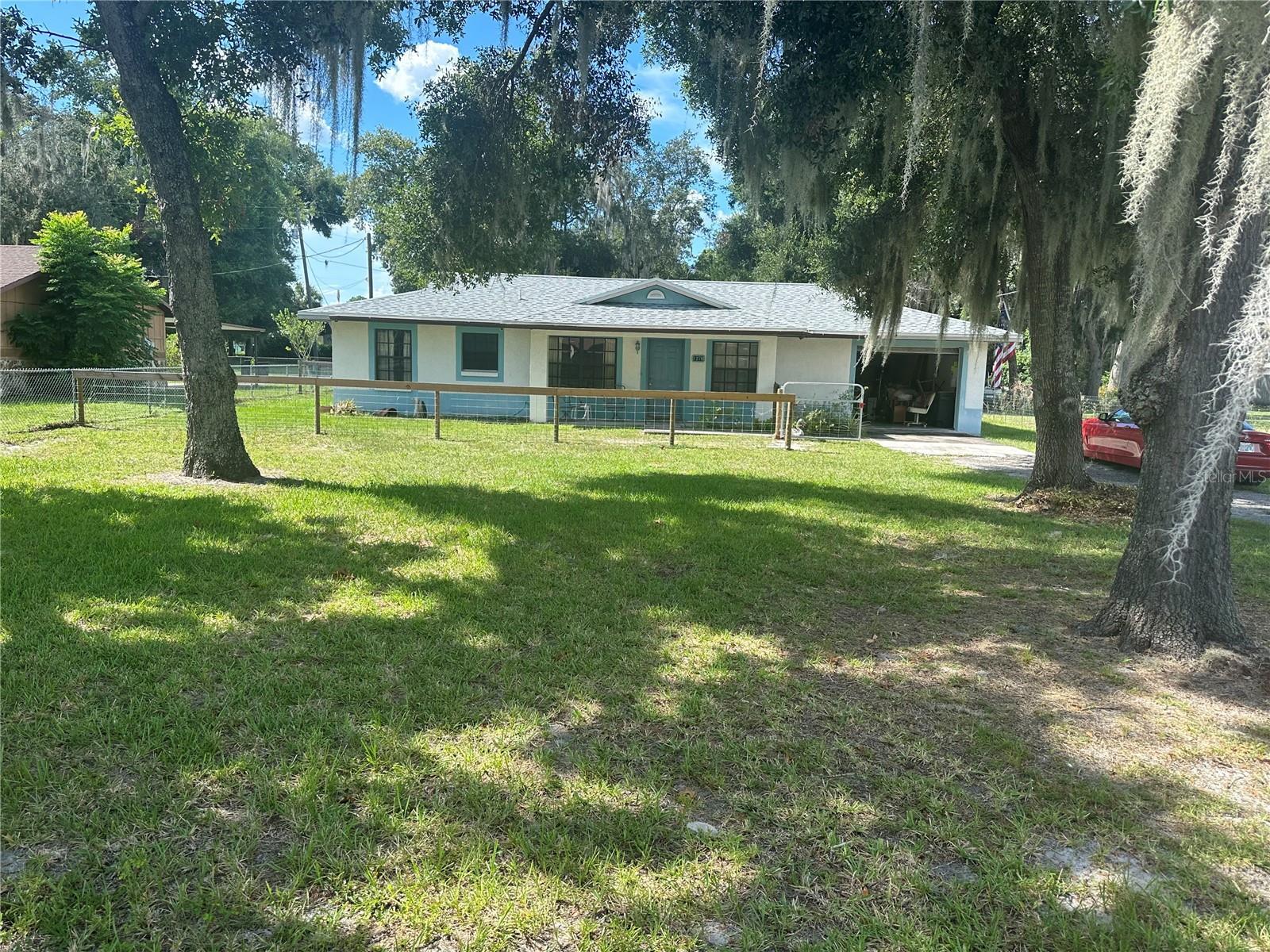 Property Photo: 1276 Cr 443 FL 33538