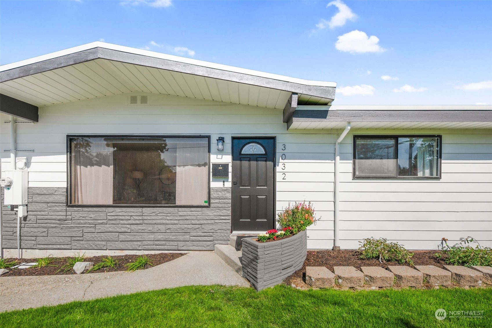 Property Photo: 3032 NE 7th Street WA 98056