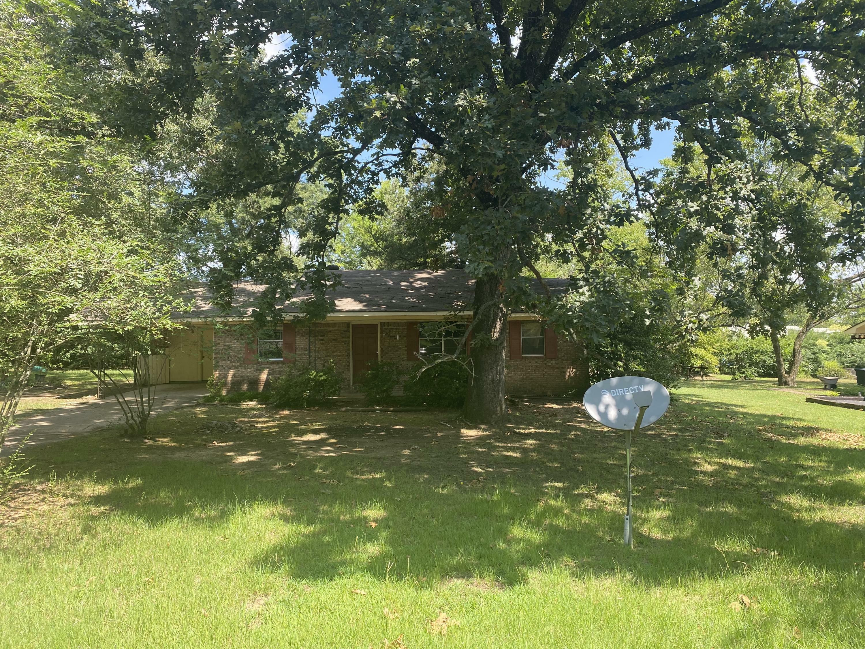 Property Photo:  208 NW 17th Street  AR 72823 