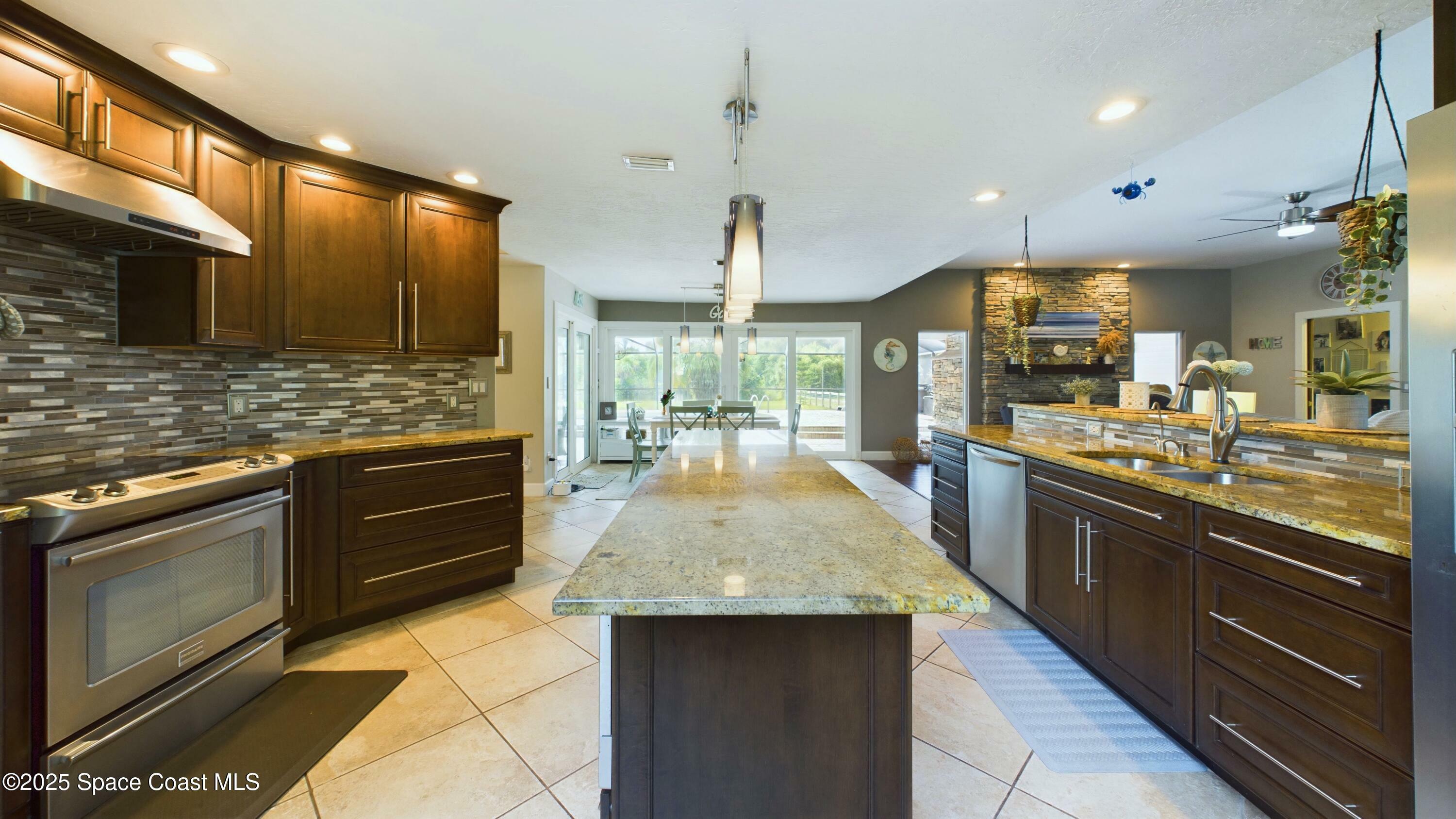 Property Photo: 3311 Calle Del Mar FL 32904
