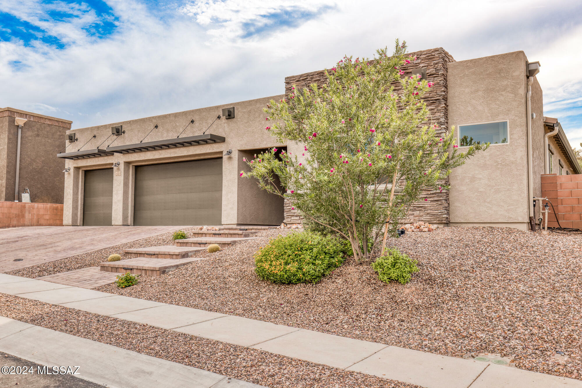 Property Photo:  13417 N Mariposa Lily Drive  AZ 85755 