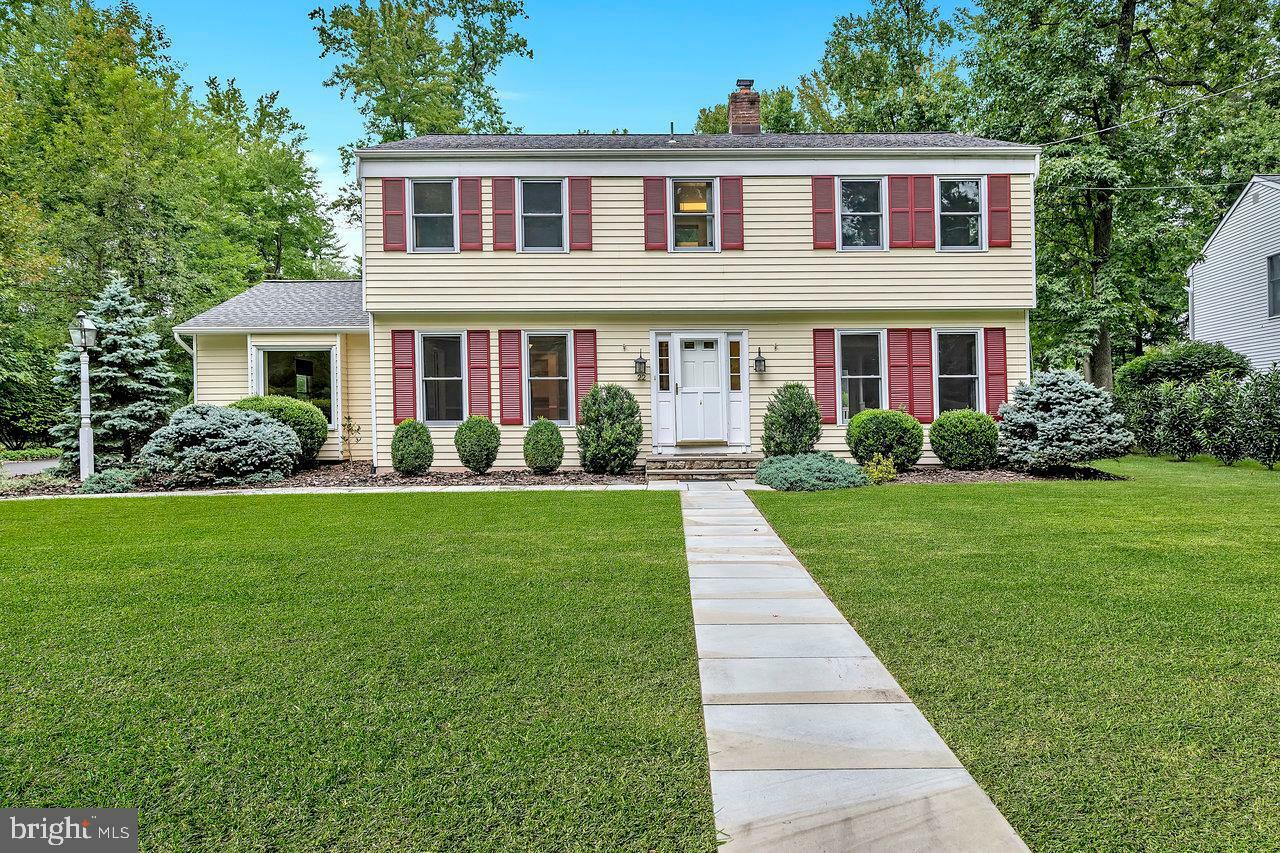 Property Photo:  22 Balsam Court  NJ 08648 