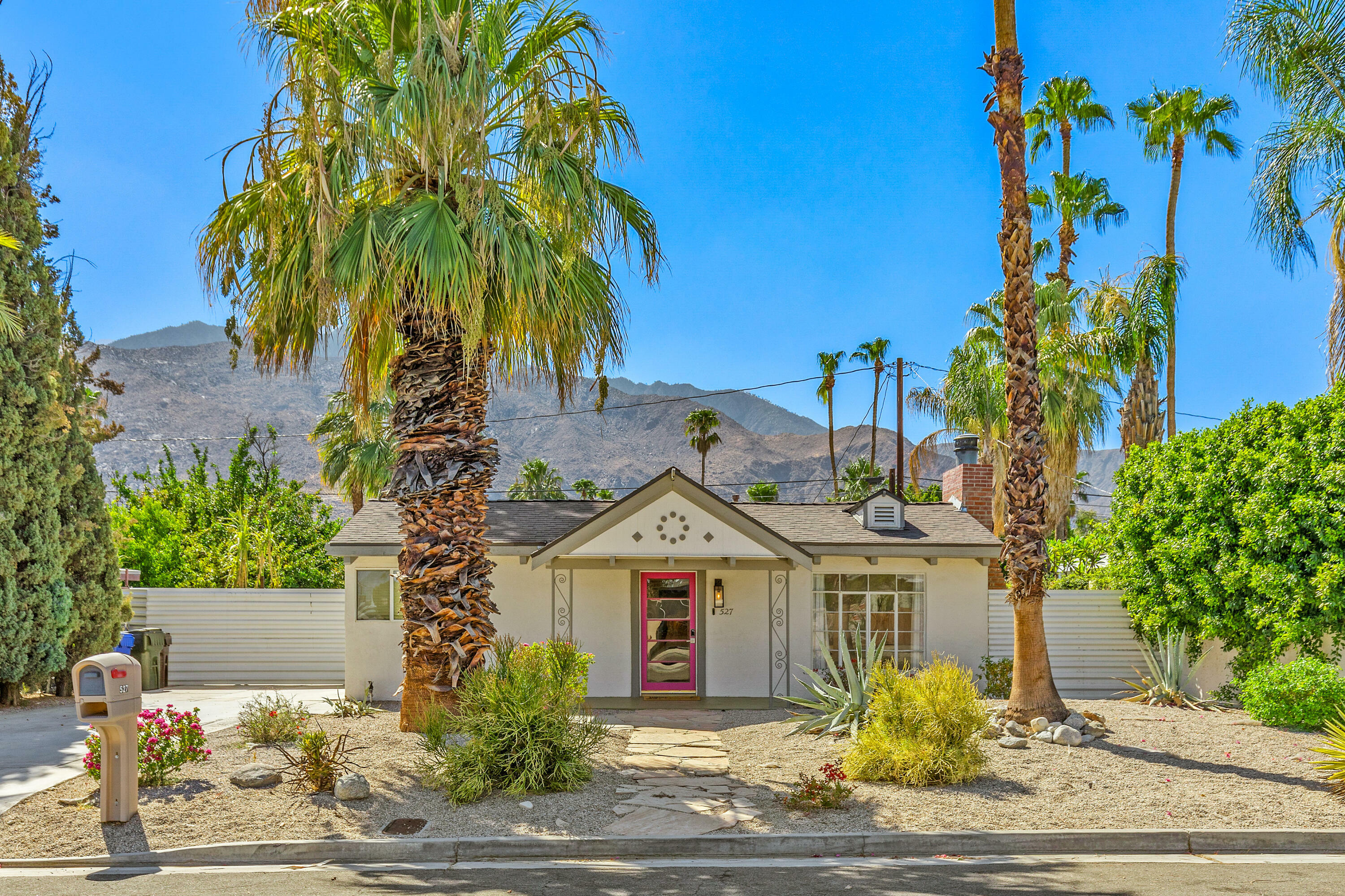 527 N Paseo De Anza  Palm Springs CA 92262 photo