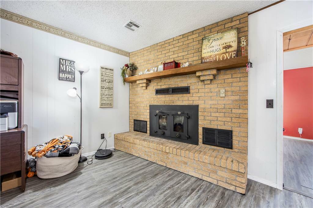 Property Photo:  1307 W Hickory Street  KS 67301 