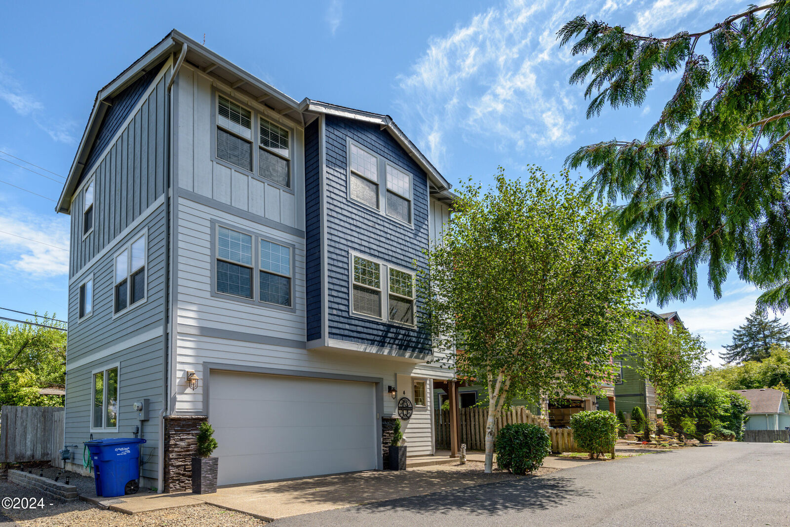 Property Photo:  4 Johnson Street  OR 97341