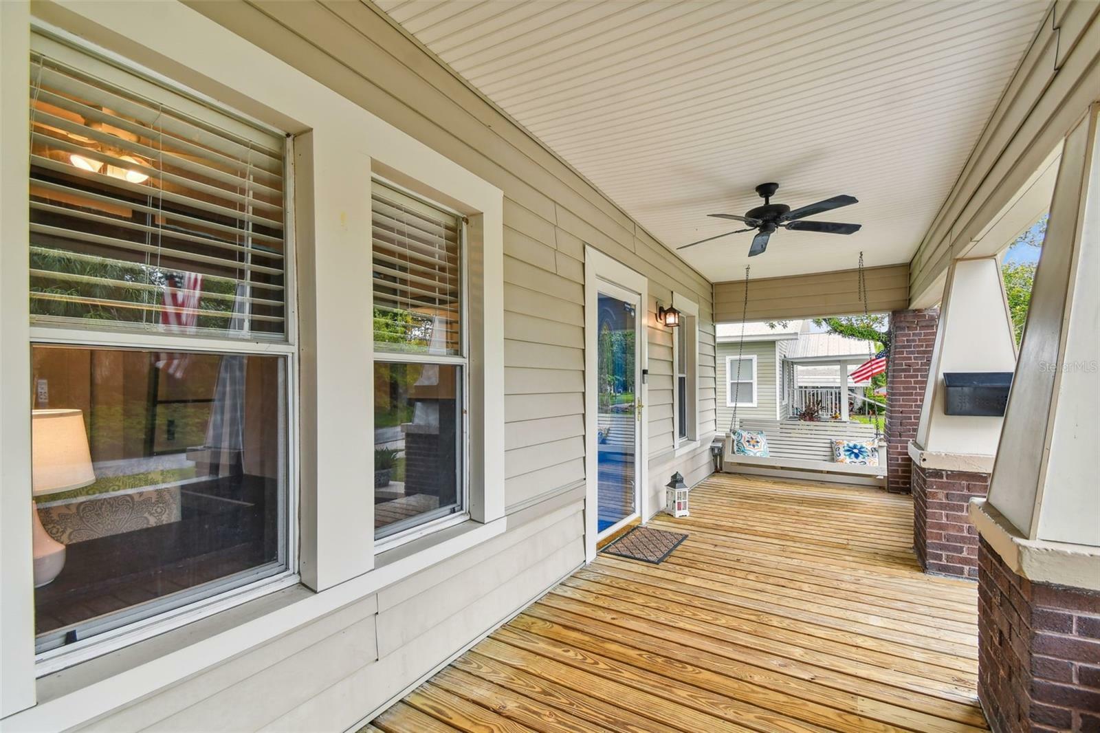 Property Photo:  104 W Henry Avenue  FL 33604 