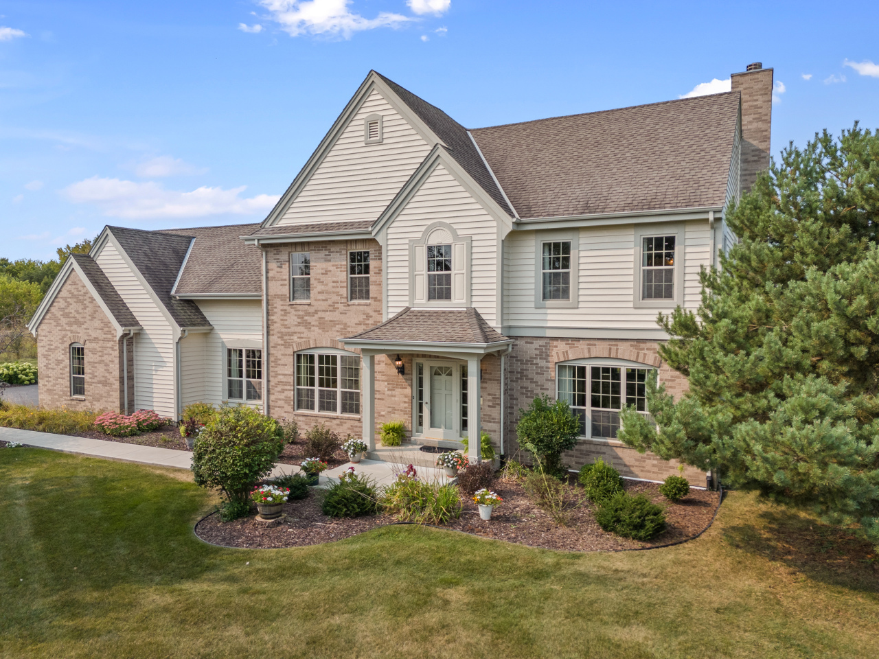 Property Photo: 7575 W Highland Ridge Dr WI 53092