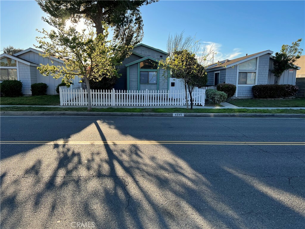 Property Photo:  1605 Huntington Street  CA 92648 